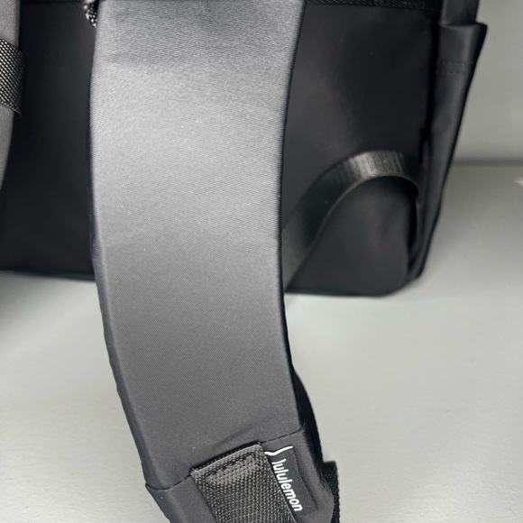 Lululemon New Crew Backpack 22L
Updated Black  UU - Picture 9 of 10